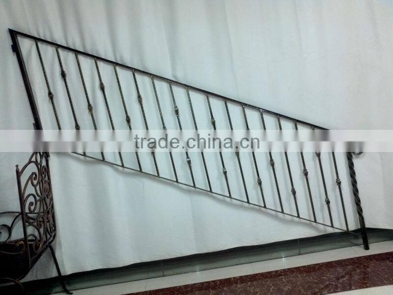 2014 Top-selling interior wrought iron stair handrail