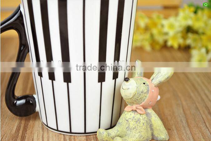 creative music note stave and piano ceramic breakfast mugw ith lid and black handle