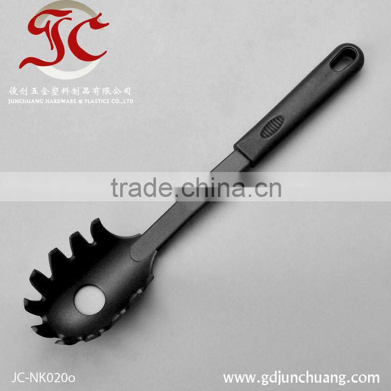 Promotional stylish sturdy nylon spaghetti spoon server