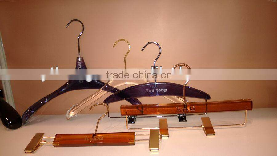 F84 velvet coated clothes hanger