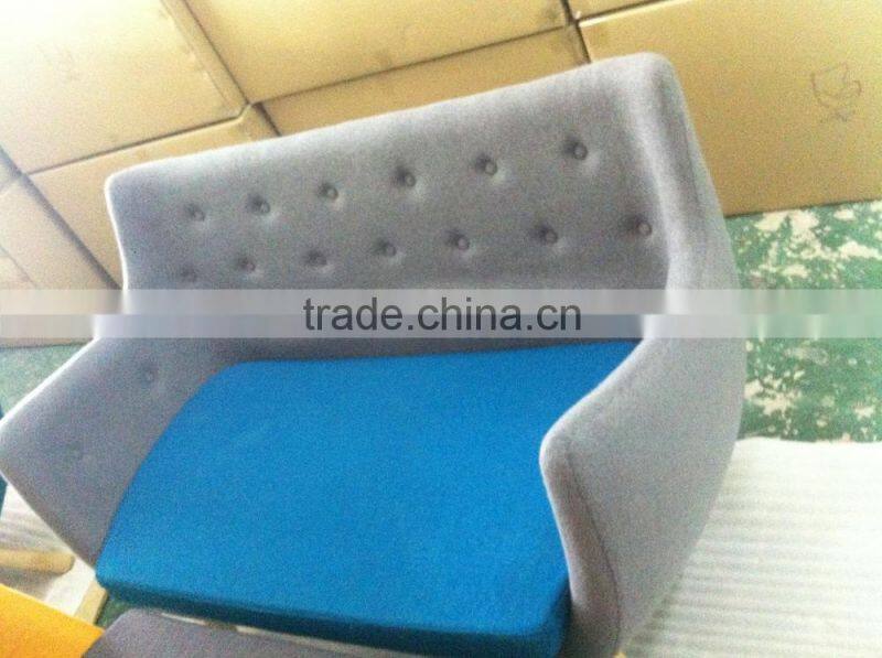 2 seats Finn Juhl wood legs Pelican chair