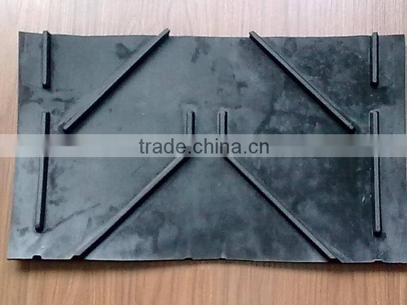 Patterned rubber conveyor belt