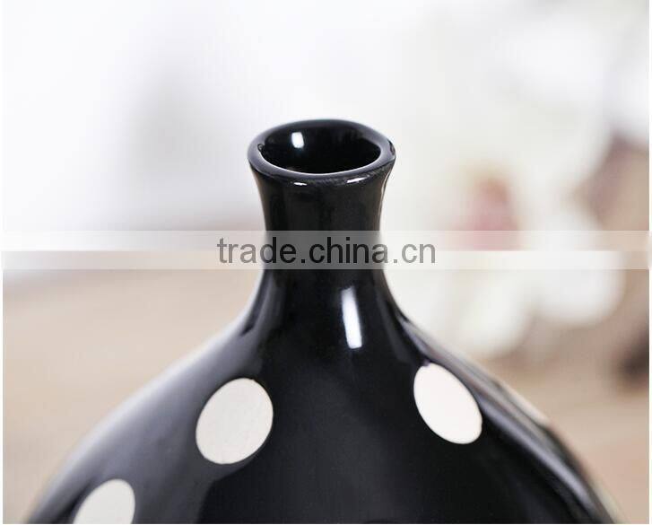 Factory cheap black and white ceramic small modern vase for home decor