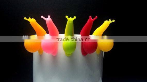 Pack of 6 pcs Silicone Chickadee Wine Glass Identifier,Bird Shaped Suction Silicone Wine Glass Markers