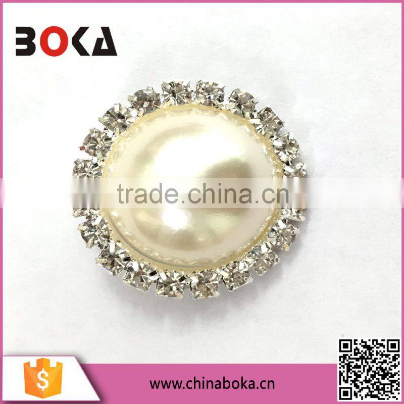 Diamond pearl buttons