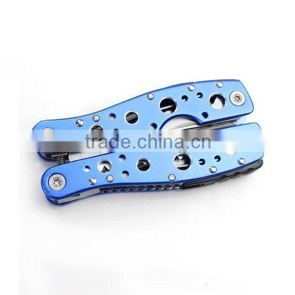 Sturdy durable folding plier