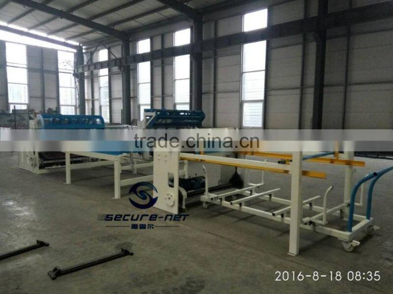 Automatic welded wire mesh cutting machine