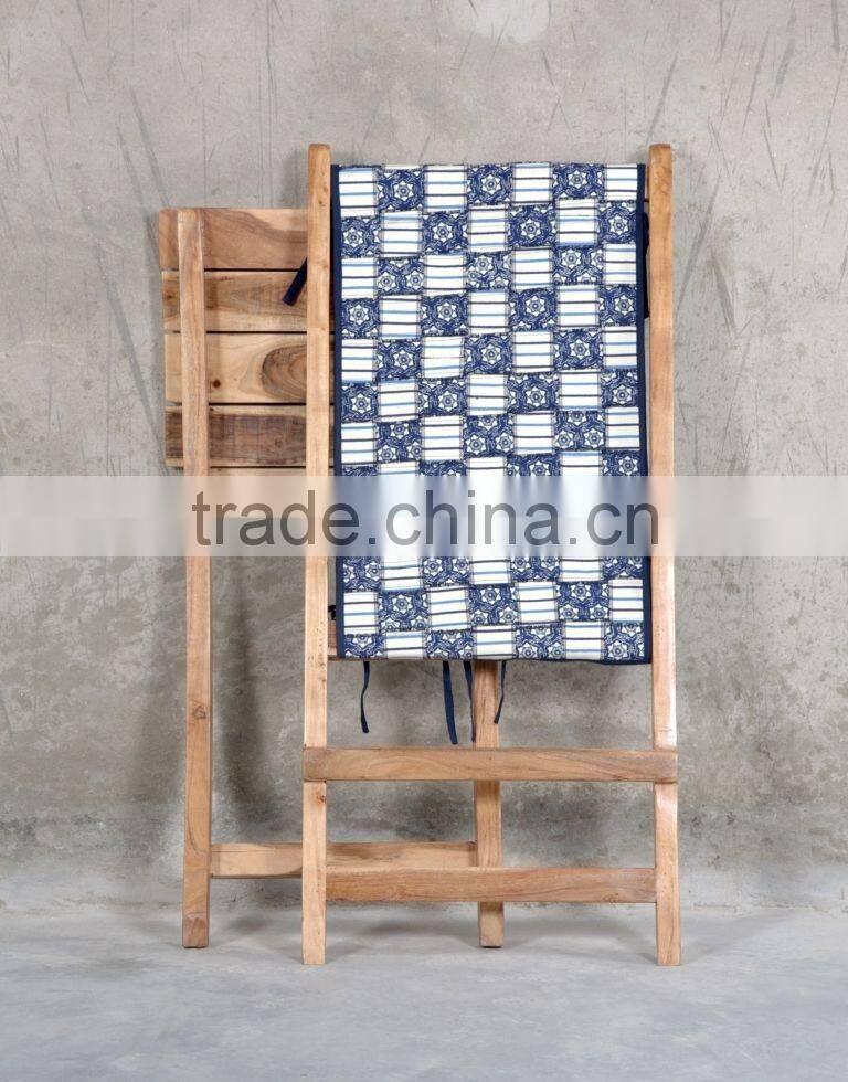 Travel Chair with Canvas and Voil Fabric