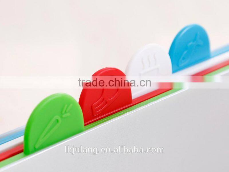 4pcs plastic cutting board set with stand/plastic chopping board