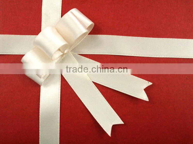 Adhesive satin ribbon bow for gift