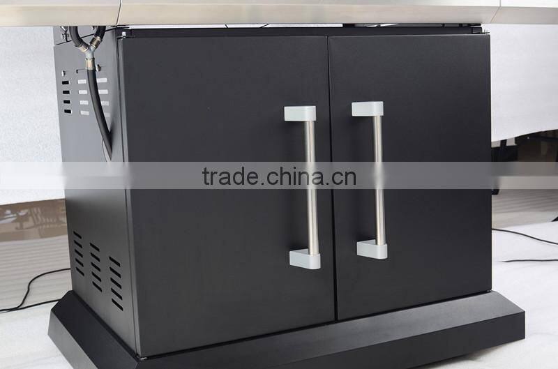 Large cooking area 6 main burner grills with a side burner