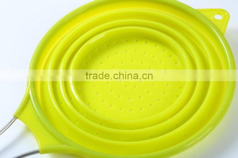 Green Silicone folding kitchenware colander with handle