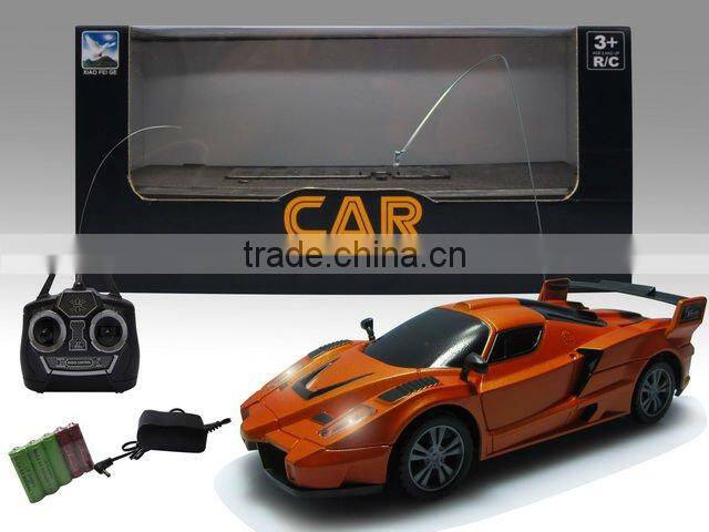 1:16 4CH R/C CAR WITH LIGHT BATTERY INCLUDED