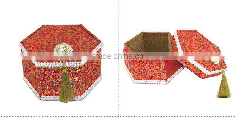 Promotion elegant velvet ring boxes cover with velvet