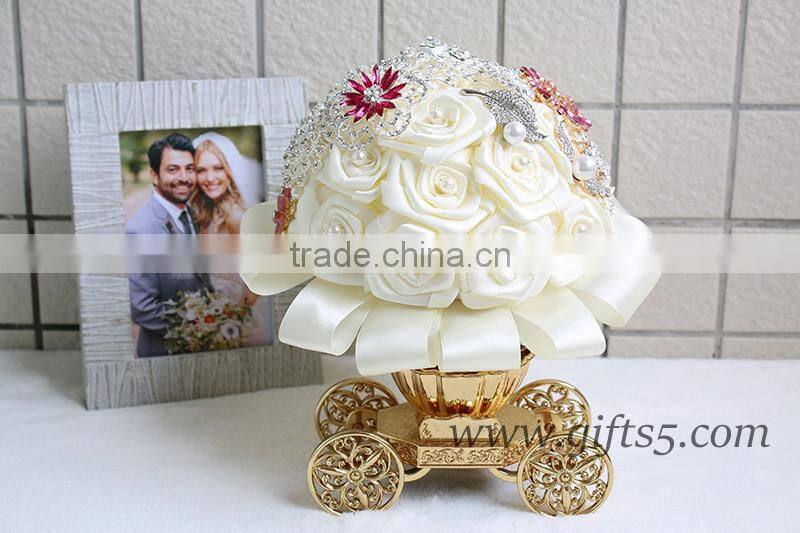 Luxury handmade flower boquet wiht gorgeous brooches