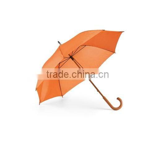 Classic umbrella with wooden shaft and crook handle
