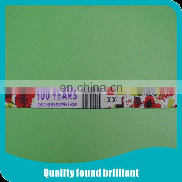 Heat transfer woven label for children's garment and toy