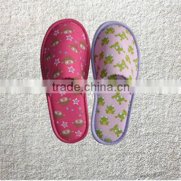 Knitted fabric kids slippers with monkey printing
