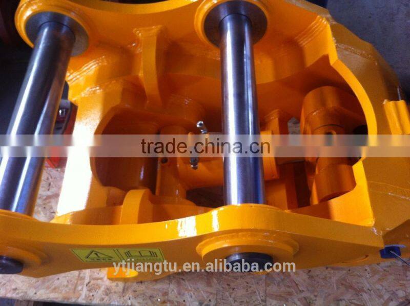 Excavator quick hitch coupler for 944