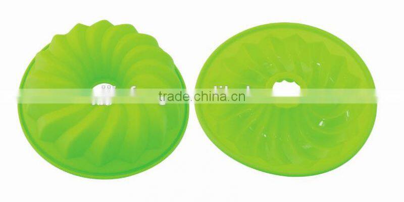 Silicone cake baking moulds in oven / Silicone muffin tray