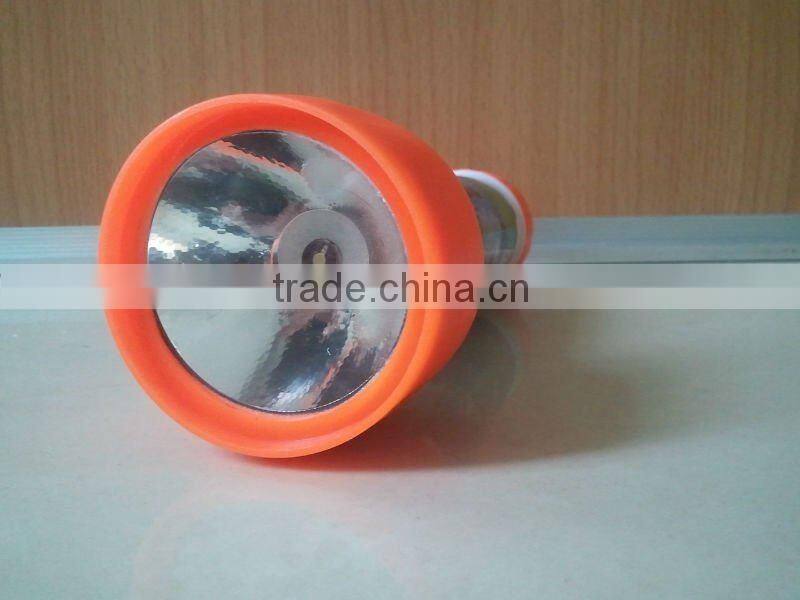 big head plastic torch using D size battery
