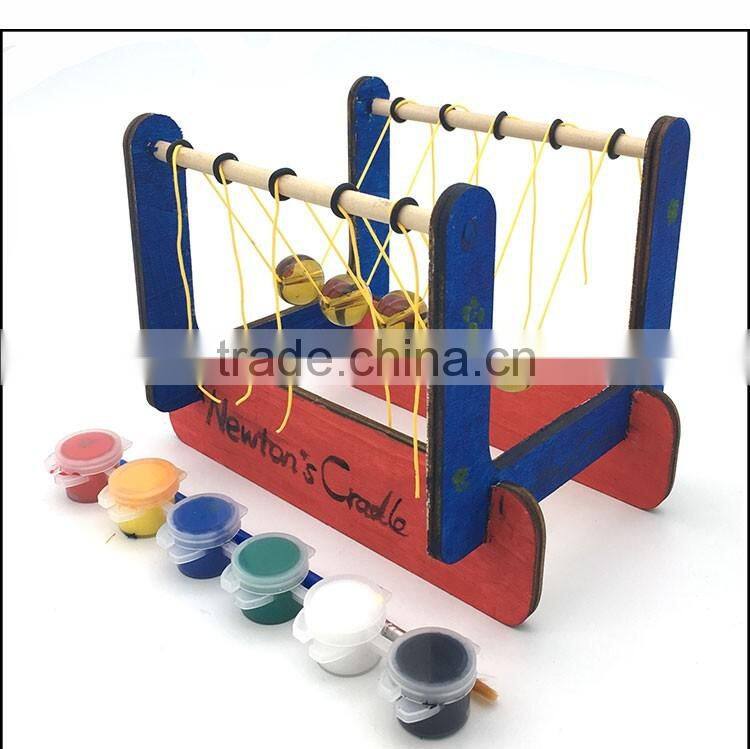 Educational School Lesson Use Wooden Base Newton's Cradle