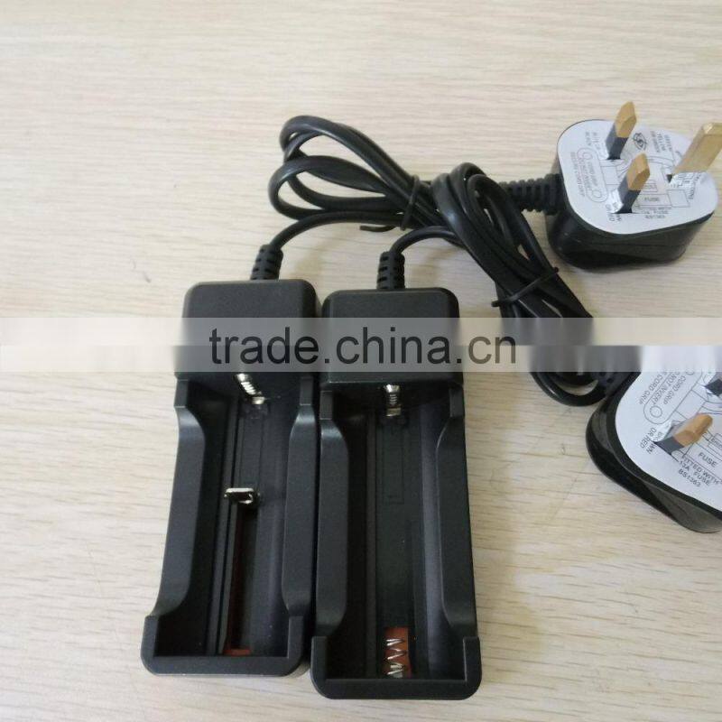 18650/16340/26650/AAA/AA multi-function Universal charger UK plug charger