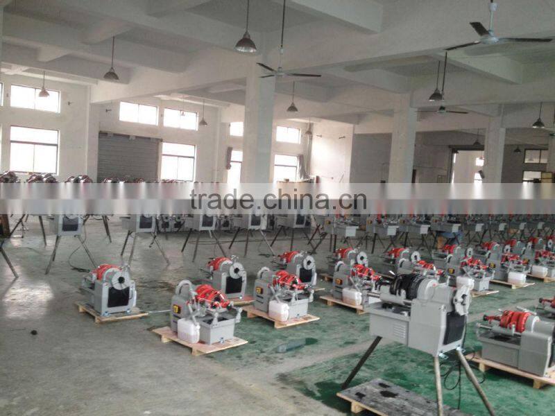 portable pipe threading machine
