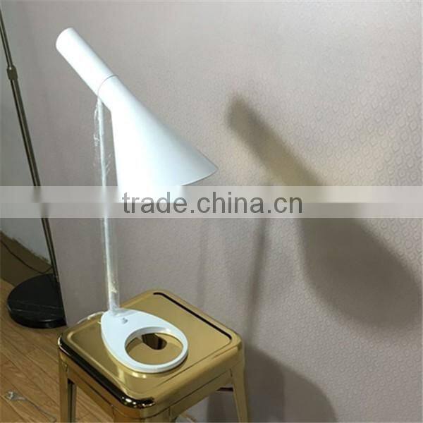 Arne Jacobsen modern AJ table lamp