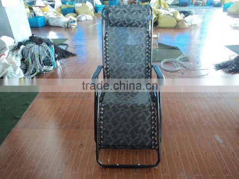Outdoor portable foldable sun deck chair with armrest