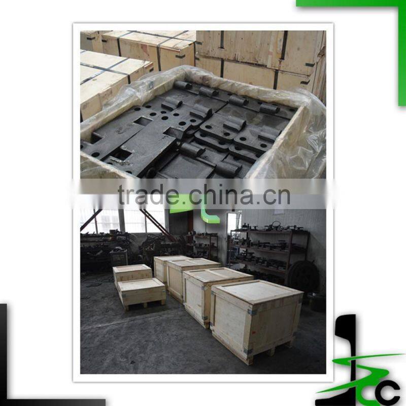 Railway base plates/double shoulder tie plate