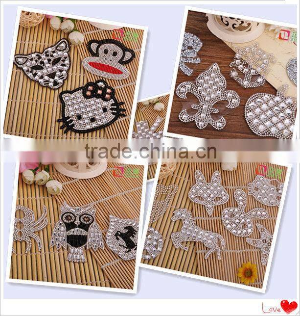 2014 crystal rhinestone neckline motif for wedding dresses