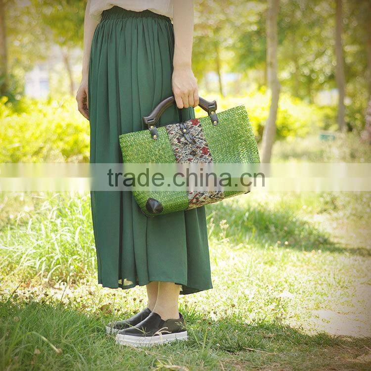Top quality wood handle beach bag green thailand straw bag