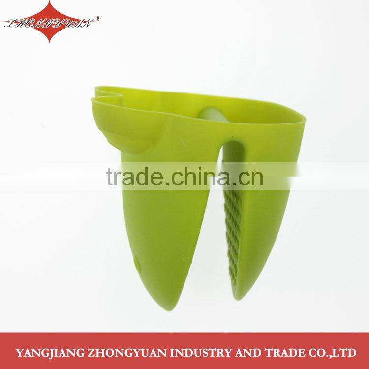 Lovely animal shape silicone household oven glove