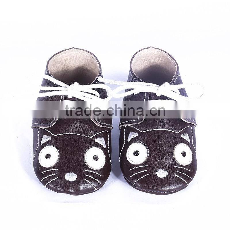 Cute cat design leather baby moccasin