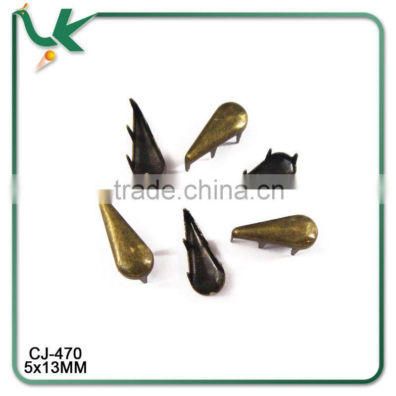 Different Colours Pyramid Metal Nailhead stud