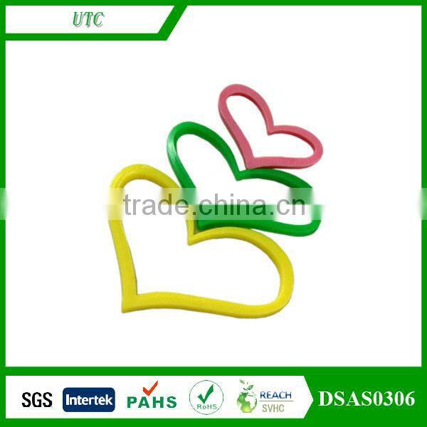 with letter logo 3D soft PVC keychain rubber key rings plastic keychain