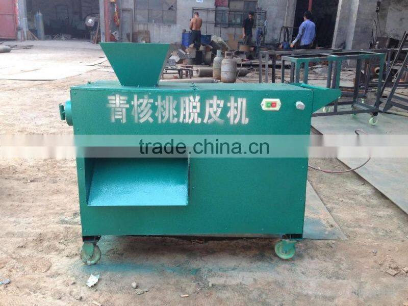 Green walnut peeling machine