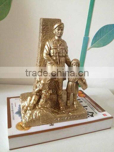 Cast iron soldier sculpture crafts with brass color finished for home decorative