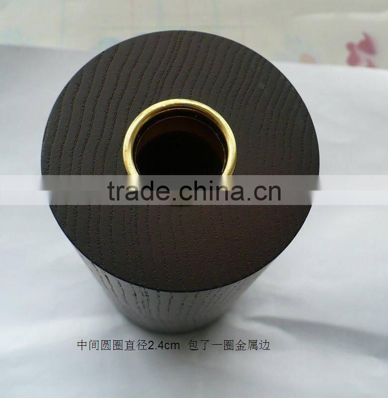 Wooden wine bottle coat