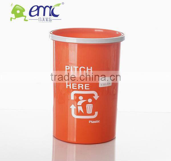 Plastic colorful trash can with handle
