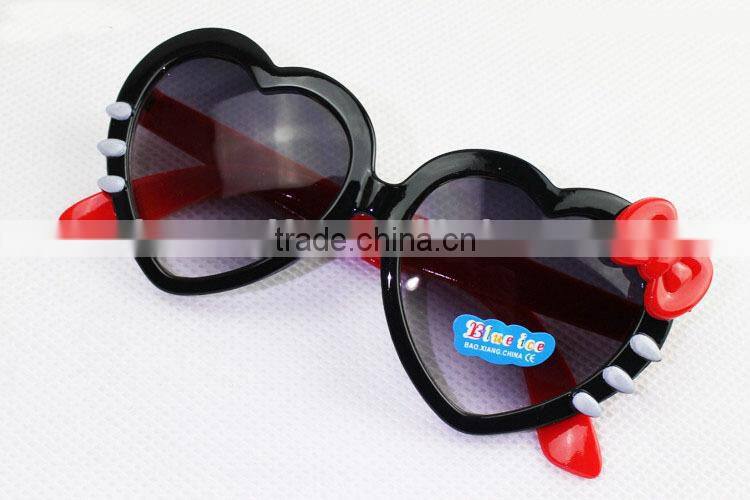 2015 New Style Heart-shaped Glasses Kids Sun Glasses Fashionable Glasses Plastic Sunglasses