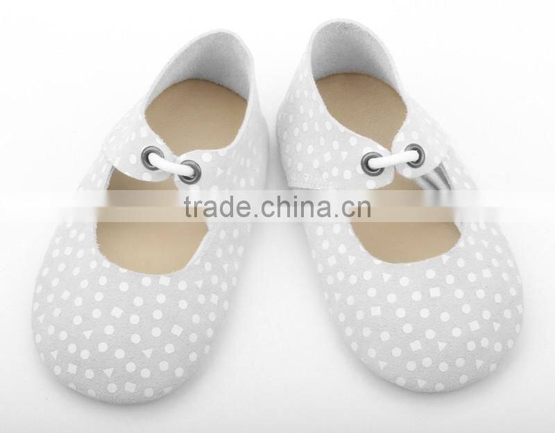 Low MOQ popular wholesale soft leather baby shoes