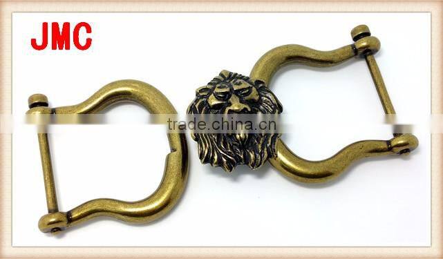Retro fashion lion head buckle clasp