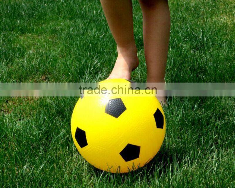 Bulk Green & Black Plastic Type PVC Soccer Balls For Promotion