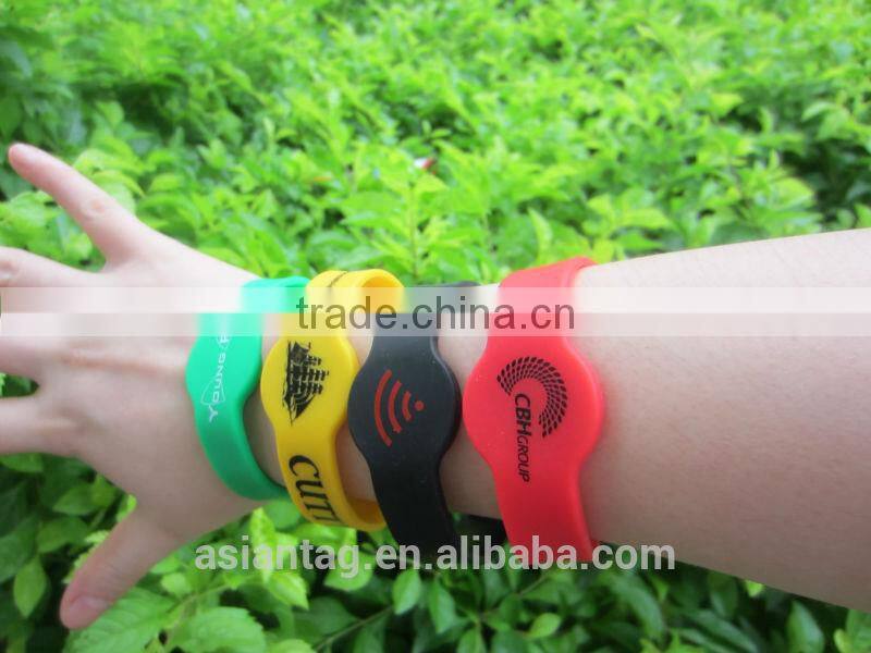 Smart silicone chip ntag203 silicone rfid wristband mad
