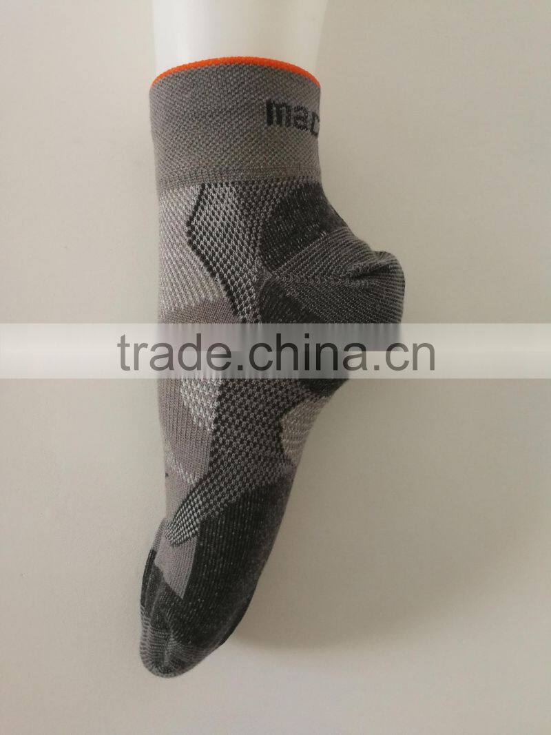 Factory Custom Logo Thin Merino Wool Hiking Sport Compression Traing Socks for Men