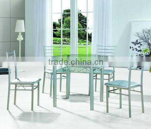 round dining table