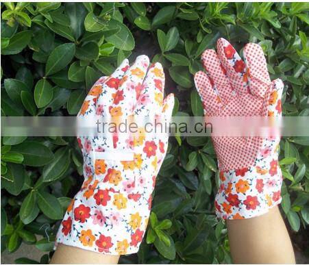 Printed Cotton With Gardening Glove