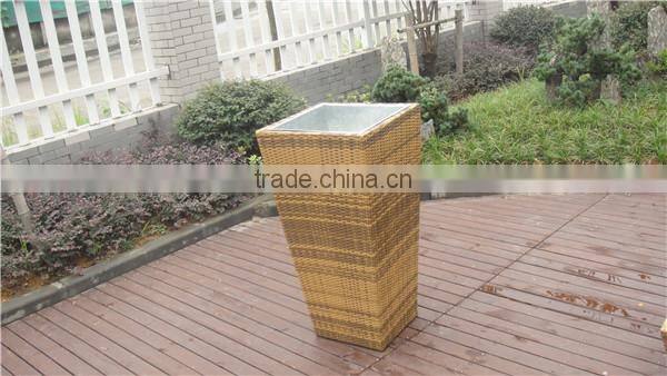 Wicker outdoor garden flower pot set